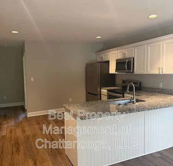 5325 Lee Ave — Photo 3