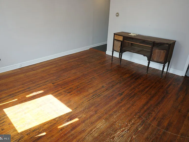 535 Sandy St — Photo 2