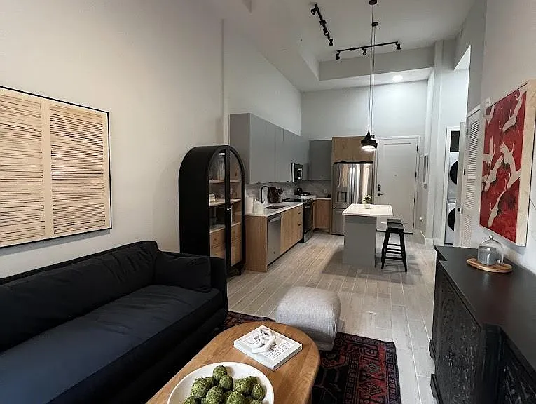 2520 NE 182nd St — Photo 2