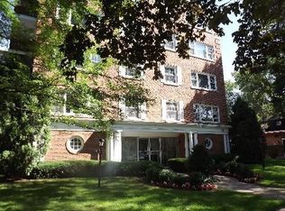 2425 Central St APT 3D, Evanston, IL 60201