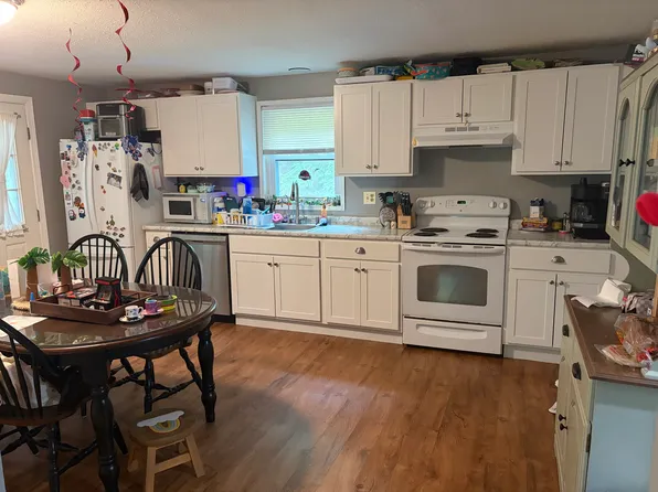 95 Wason Rd #B, Hudson, NH 03051