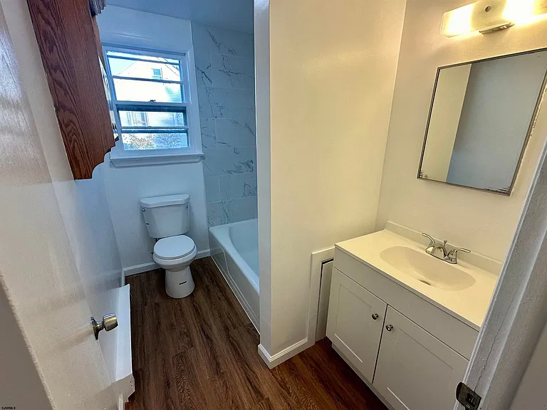 1653 Beach Ave #A — Photo 7