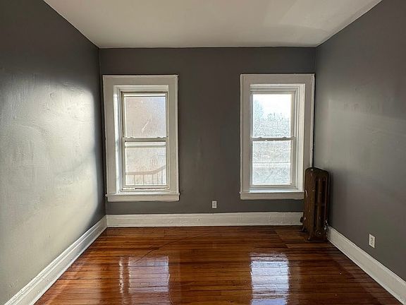 2nd image of 223 Roseville Ave #212