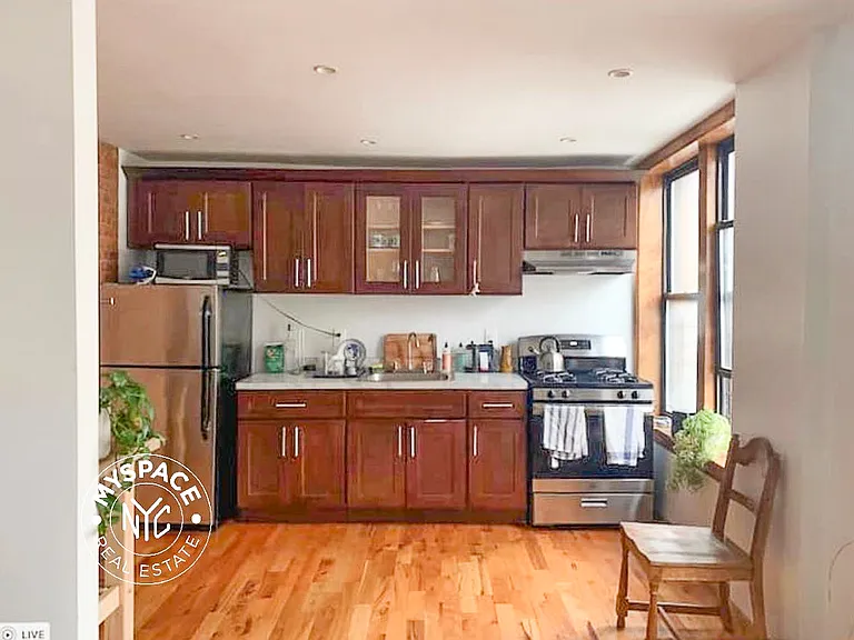381 Berry St #3B — Photo 3