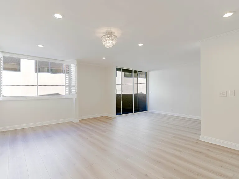 14141 Dickens St #211 — Photo 4