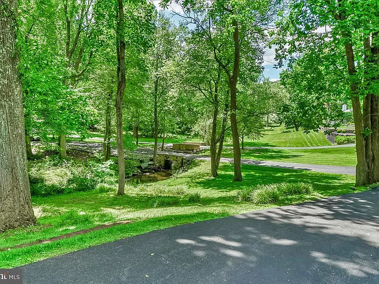 482 Gypsy Ln — Photo 46