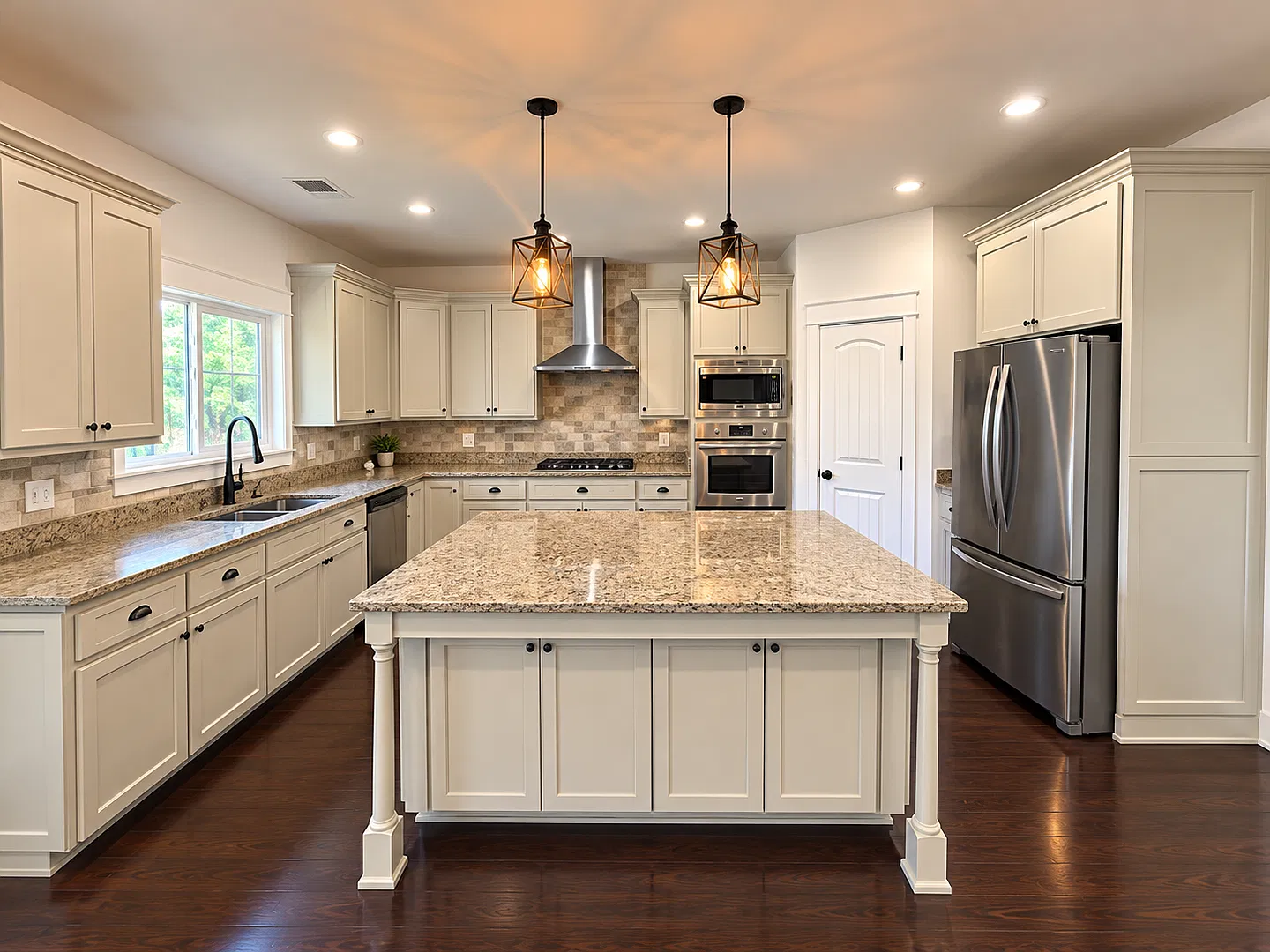 Amazing Four Bedroom In Ponderosa Trails — Photo 1