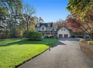 527 Mendon Rd, North Smithfield, RI 02896