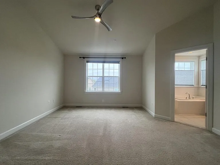2101 Saint Josephs Dr — Photo 24