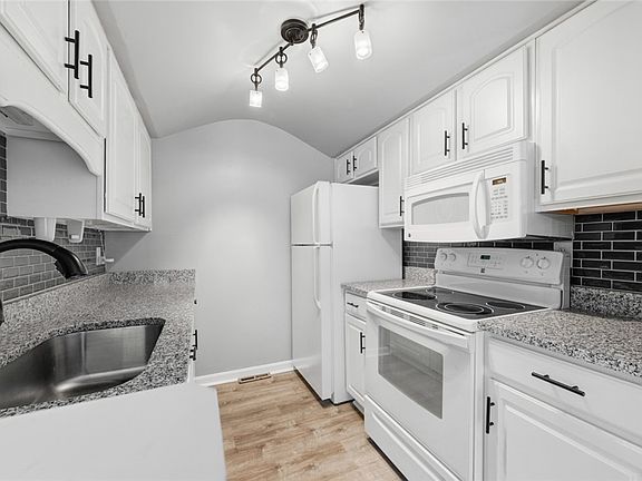 4th image of 115 Thornberry Dr