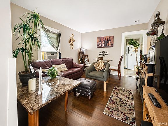 4th image of 1141 Kinnaird Ave