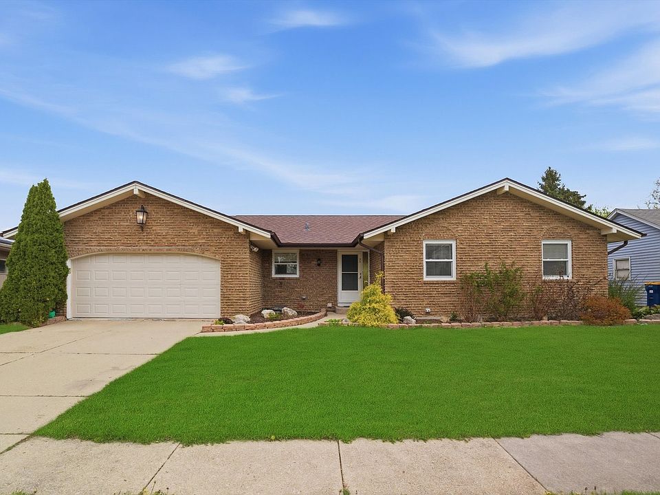 1st image of 25 Devonshire Cir