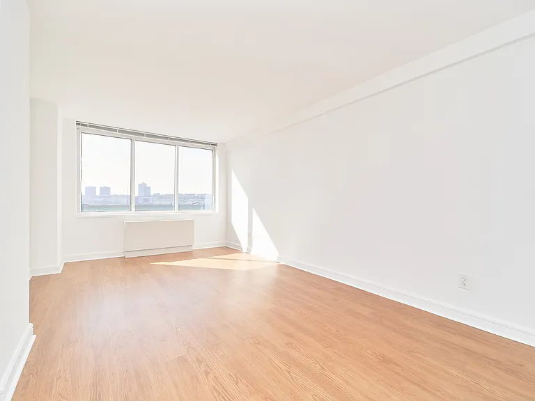140 Riverside Blvd #417 — Photo 3