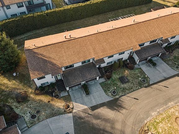 4th image of 637 Montroyale Dr