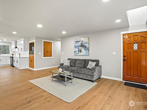 4th image of 6207 46th Street NE