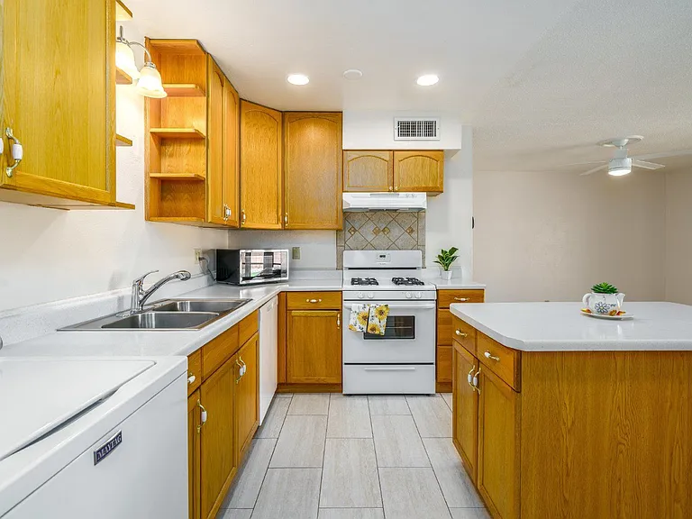 8444 E Virginia Ave — Photo 6