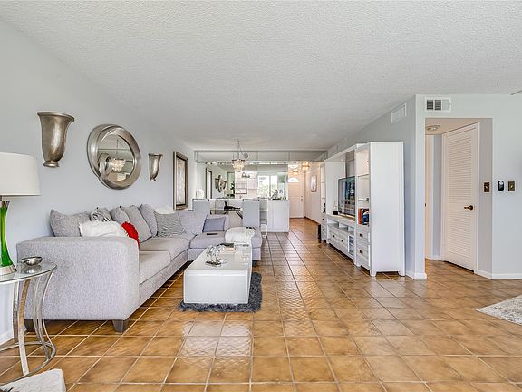 4th image of 9611 N Hollybrook Lake Drive #204