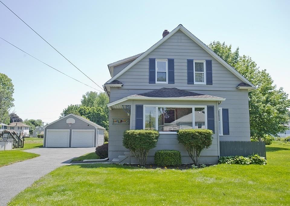 1st image of 31 Riverpark Ave