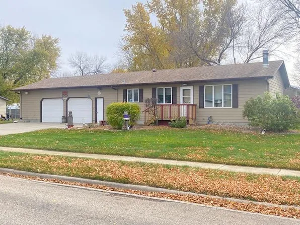 2010 14th Ave SE, Aberdeen, SD 57401