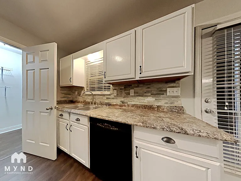 722 Deans Ferry Rd — Photo 4