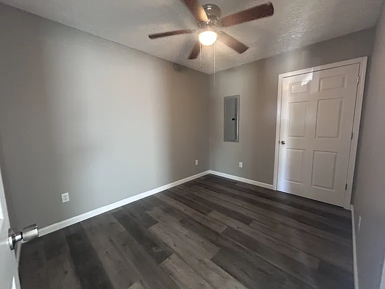 108 Scott Dr — Photo 4