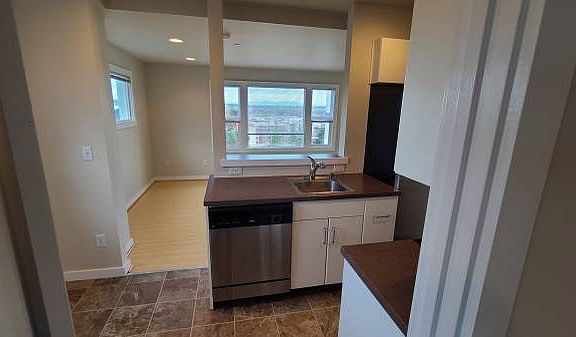 5th image of 1545 Fawcett Ave APT 6