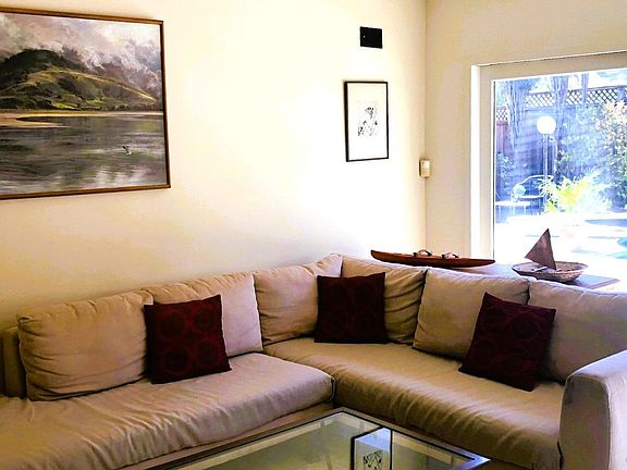 4th image of 801 Descanso Way