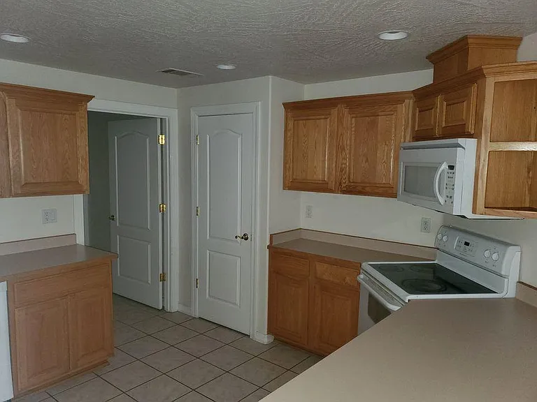 1674 Nunnwood Ln — Photo 4