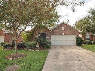 2220 W Marsala Dr, Pearland, TX 77581