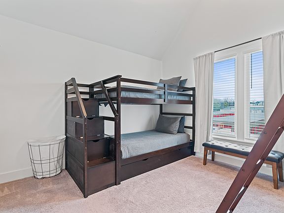 5th image of 233 Sterling Point Cir