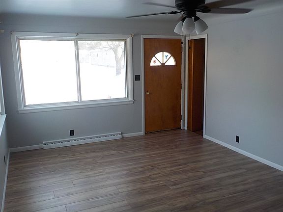 5th image of 16 Oakwood Ave