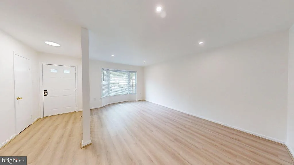 3 bed, 2.5 bath, 1280 sqft, $2,995 — Photo 3
