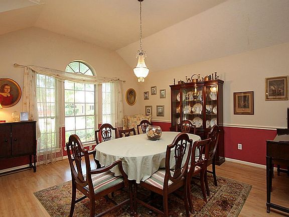 2nd image of 1031 E Hampton Dr