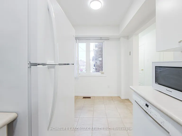 25 Warner Ave — Photo 6