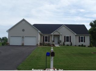 2 Kings Ct, Broad Brook, CT 06016