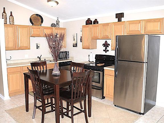 3rd image of 1703 Fox Run Dr