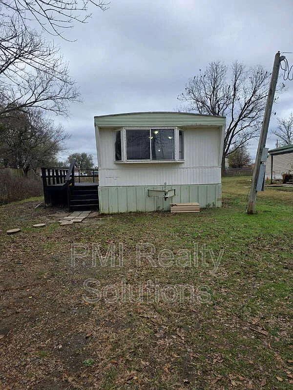 2 bed, 1.0 bath, 784 sqft, $850 — Photo 1