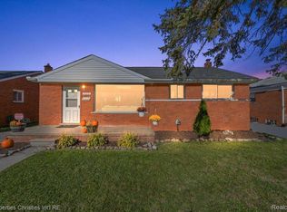 21637 Visnaw St, Saint Clair Shores, MI 48081