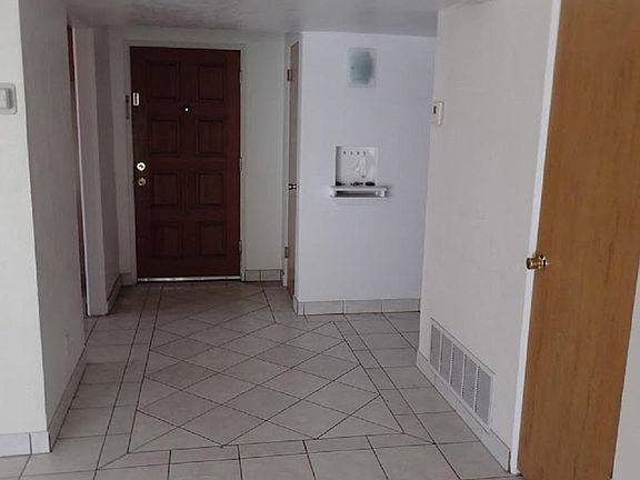 2nd image of 8224 Catalpa Ln