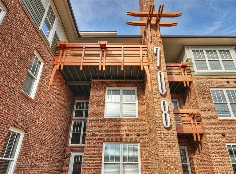 708 S Summit Ave — Photo 18