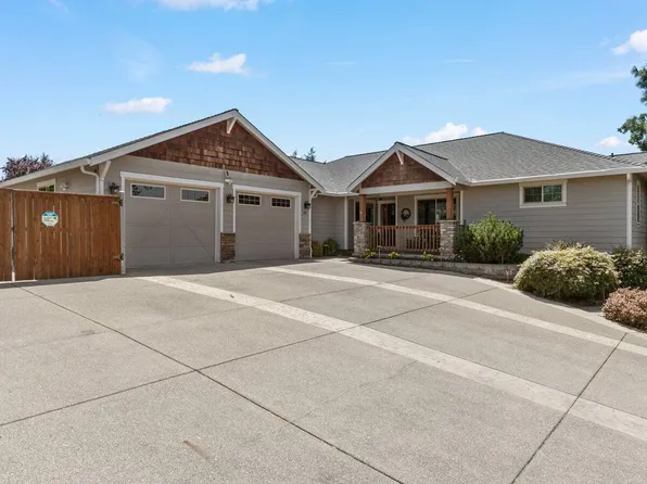 83 Hidden Valley Dr, Eagle Pt, OR 97524