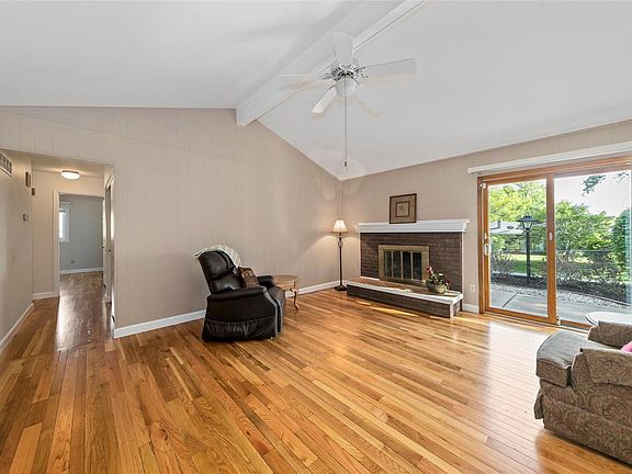 3rd image of 120 Lea Meadows Dr