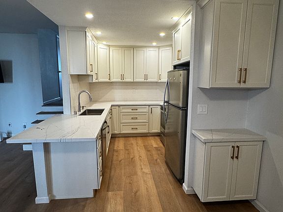 2nd image of 409 Kenbrook Cir