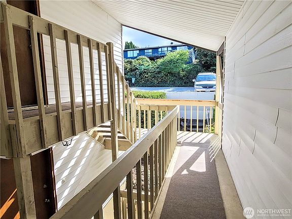 3rd image of 184 Belvedere St #1