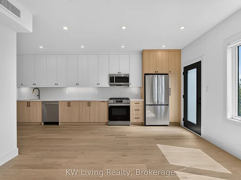 484 Westmount Ave — Photo 11