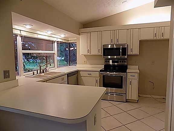 5th image of 2473 SE Carpenter St