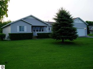 911 Bertina Ln, Traverse City, MI 49696