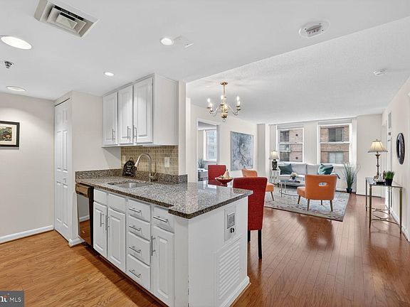 4th image of 900 N Taylor St APT 625