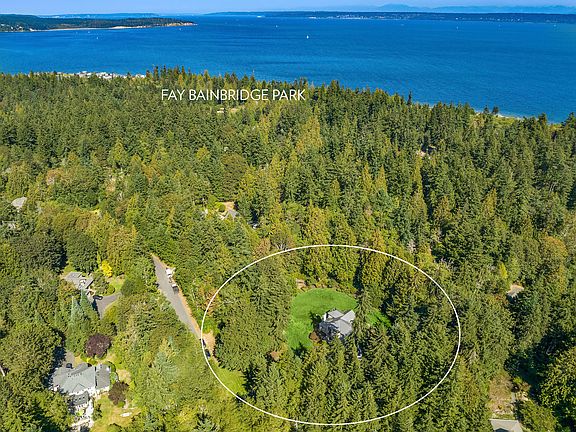 One of the island's most popular areas and neighborhoods with easy walk-in access to Island jewel - waterfront Fay Bainbridge!
