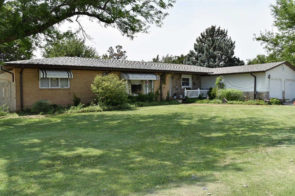 1011 Park St, Quinter, KS 67752 Zillow